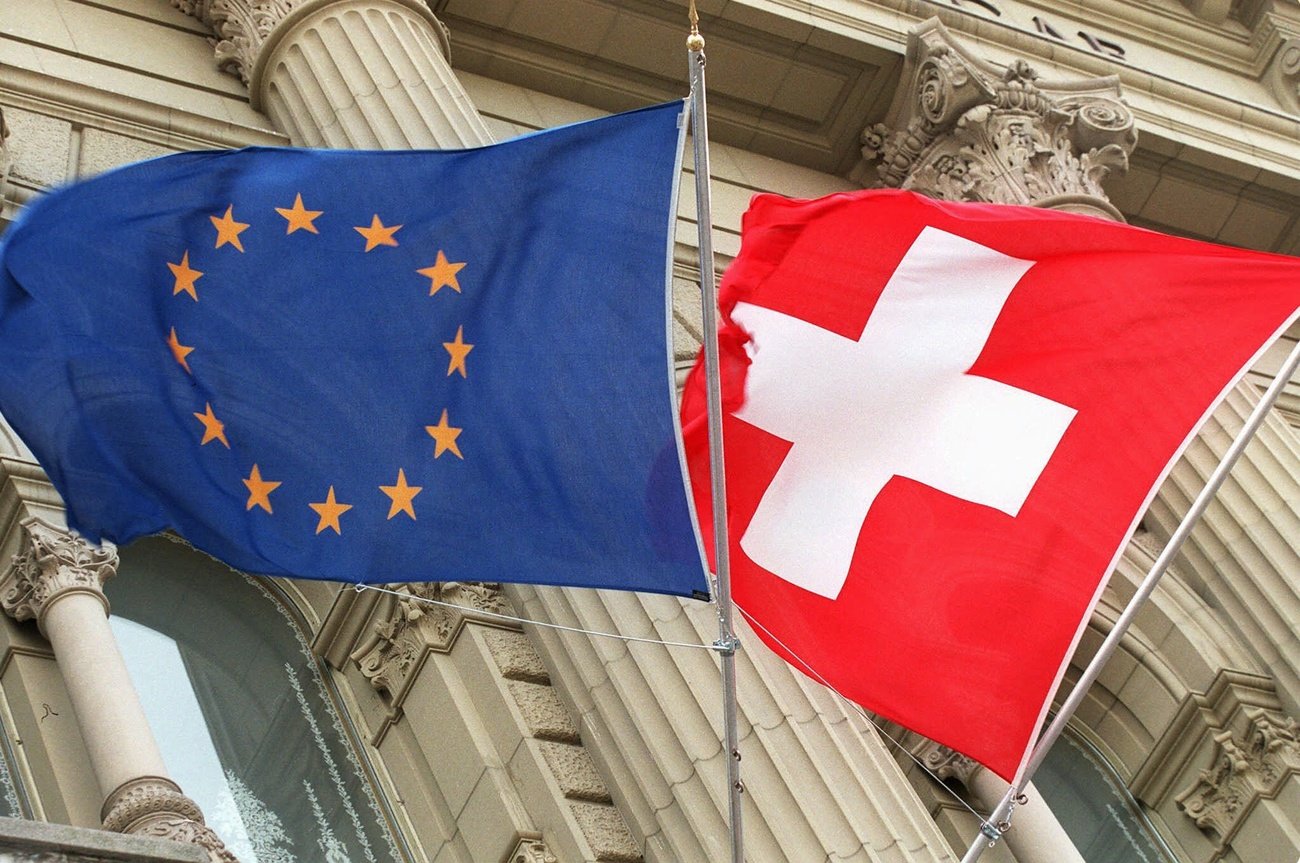 Weht eine Fahne etwas höher oder sind sie gleich hoch? Bild: Keystone