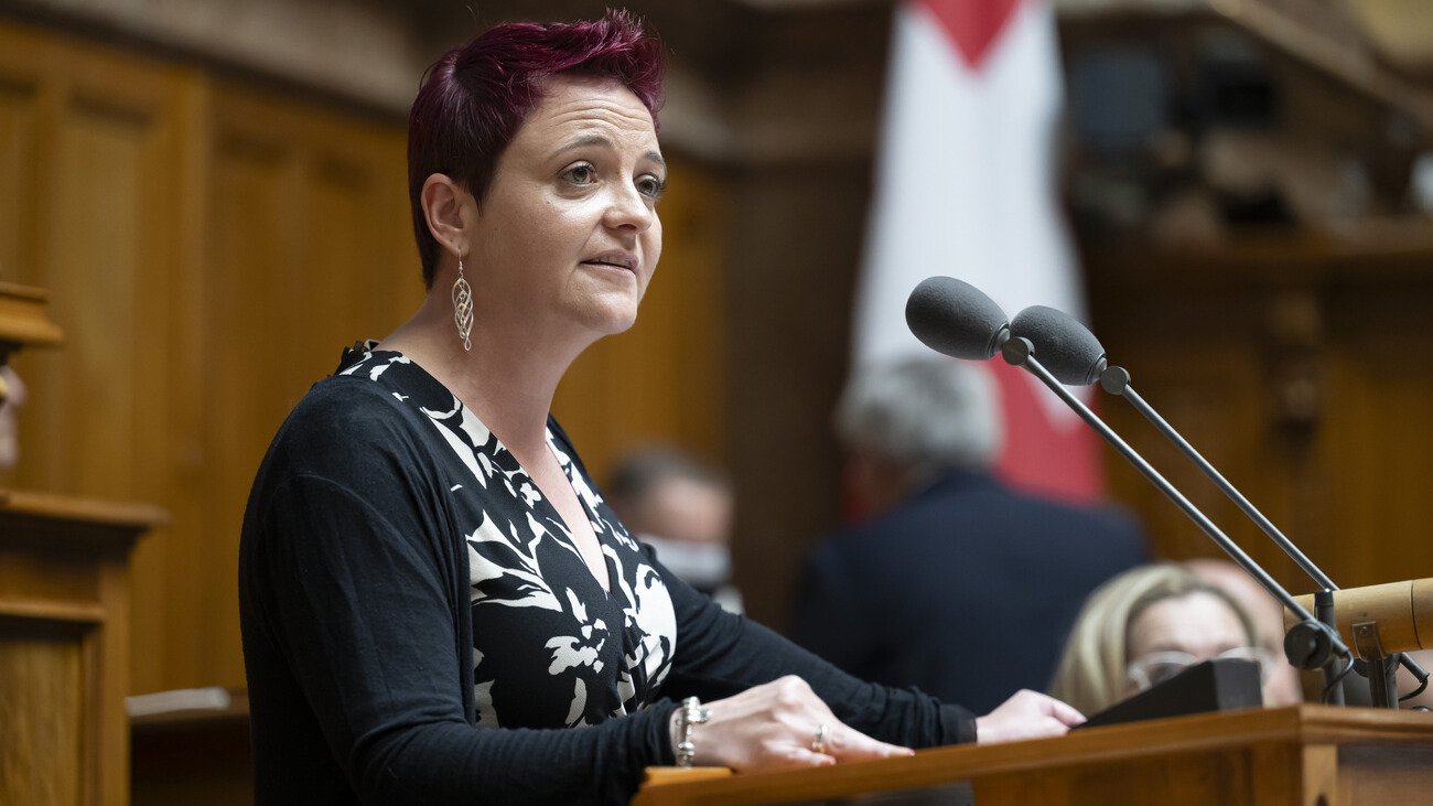 SVP-Nationalrätin Stefanie Heimgartner will einen Vorstoss zur Auflösung der FiAD einreichen. Bild: Keystone
