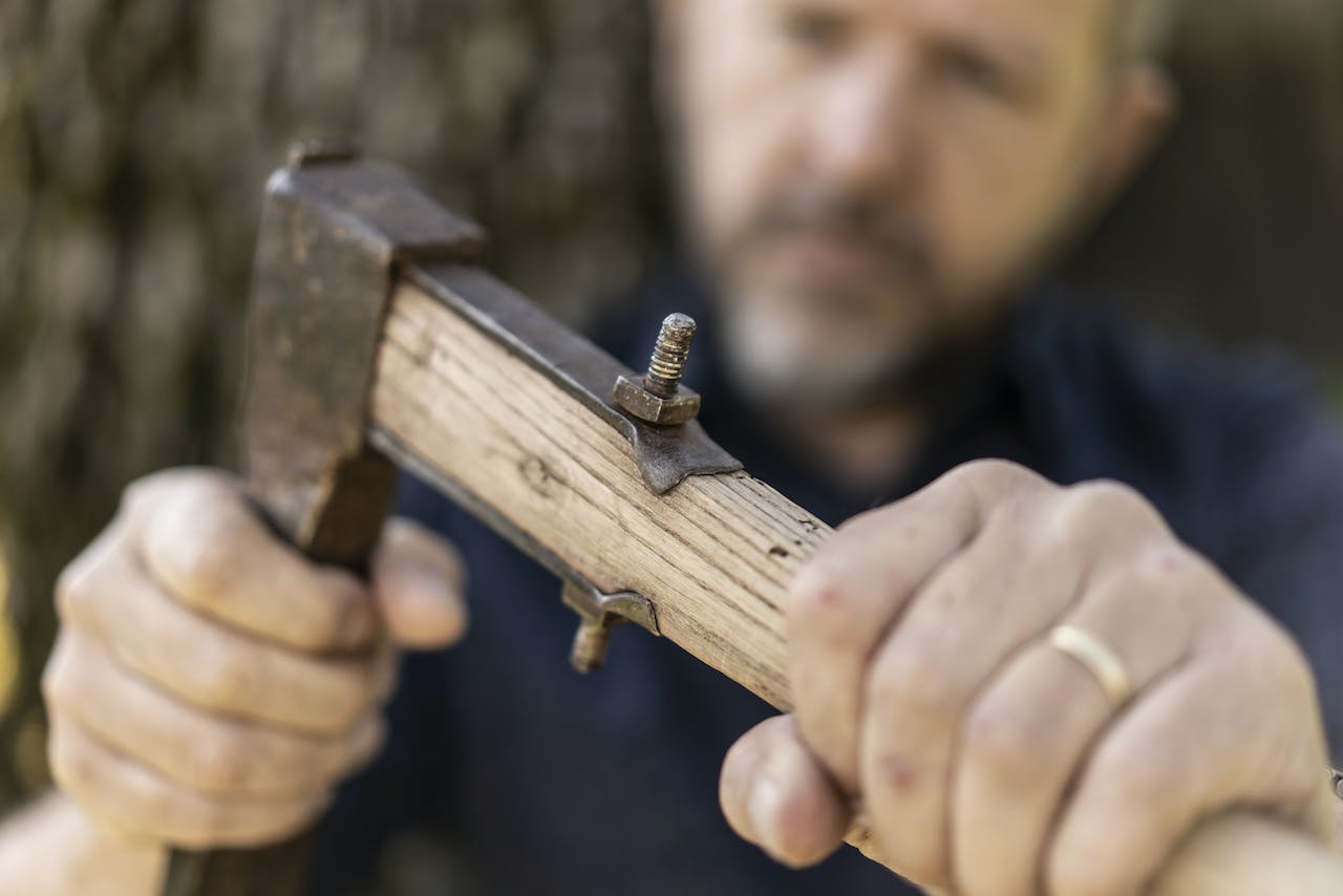 Die Schraube an der Rückseite des Werkzeugs, mit dem Schweine getötet werden, war das Tatwerkzeug. (Bild: Bodo Rüedi)