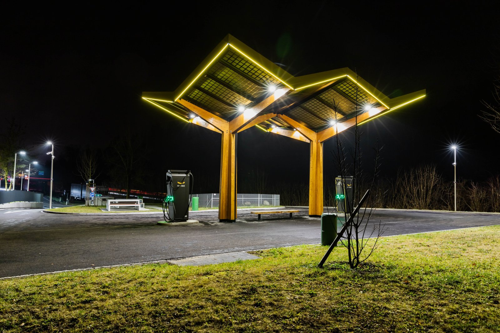 Wird der Strom bald knapp? Schnellladestation an er A1 in Lenzburg. Bild: Lorenzo Fulvi