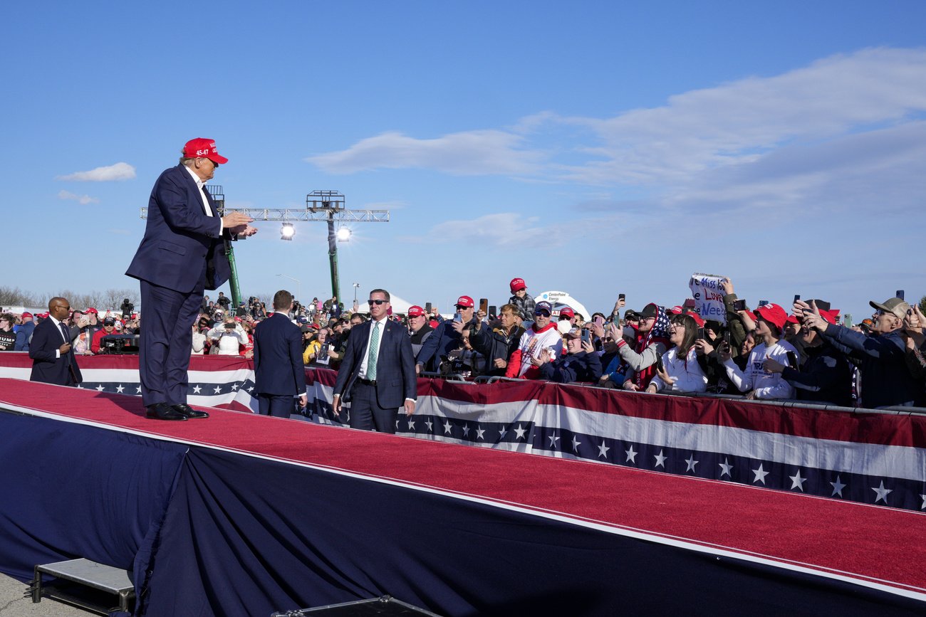 Donald Trump vor Anhängern. Suboptimale Metaphorik. Bild: Keystone