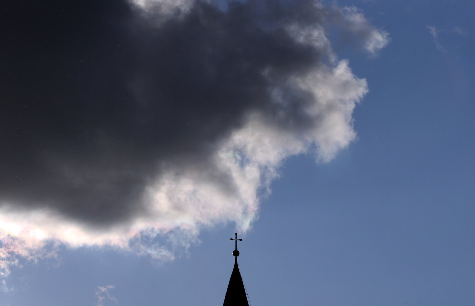 Dunkle Wolken der Wokness ziehen über der Zürcher Landeskirche auf. Bild: Keystone-SDA