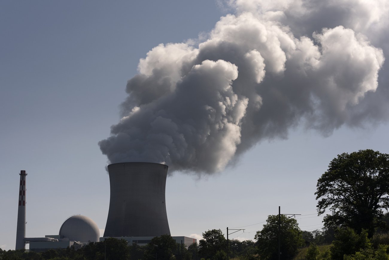 Können die grossen Atomkraftwerke Leibstadt (im Bild) und Gösgen rechtzeitig durch neue Werke abgelöst werden? Bild: Keystone