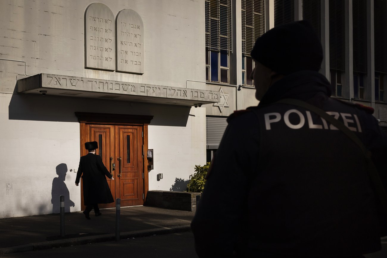 In der Schweiz ist es üblich, Sicherheitskräfte oder sogar die Polizei in der Nähe von Synagogen zu sehen. In Transsilvanien ist dies nicht der Fall. Bild: Keystone