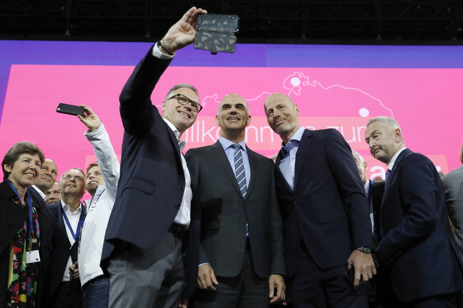 Eine enge Beziehung: Bundesrat Alain Berset und Ringier-CEO Marc Walder (Quelle: Keystone)