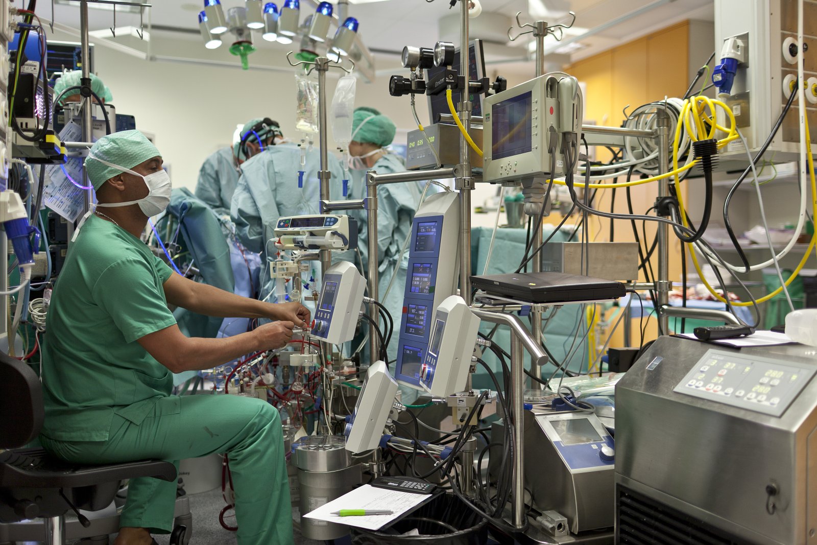 Wie können die Kosten des Schweizer Gesundheitswesens gebremst werden? Bild: Keystone