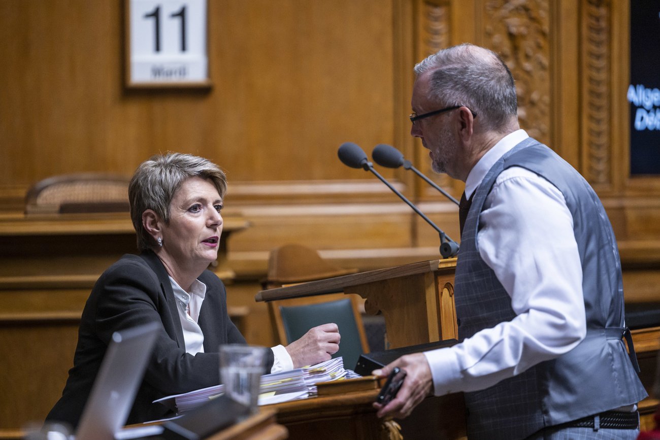 Es geht um eine Aussage von ihm, Nationalrat Hans-Peter Portmann (FDP/ZH), nach ihrer Wahl, Bundesrätin Karin Keller-Sutter (FDP). Bild: Keystone