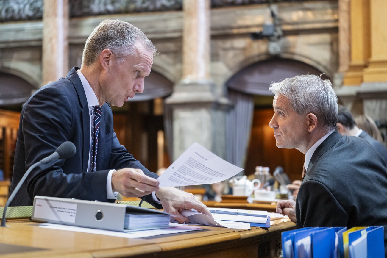 Bundesrat Beat Jans und sein Erfüllungsgehilfe Michael Schöll, Direktor des Bundesamtes für Justiz. Bild: Keystone