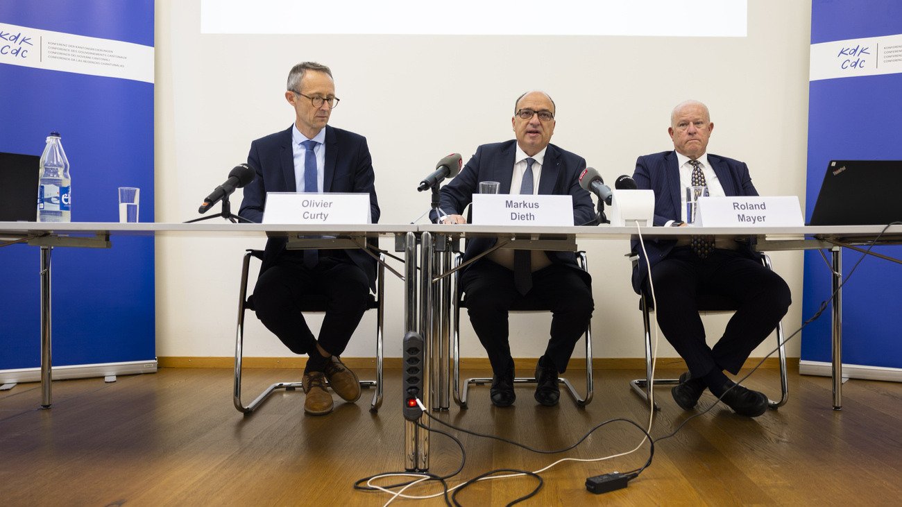 Olivier Curty, Markus Dieth und Roland Mayer: Vorsitzender der Europakommission, Präsident, und Generalsekretär der Konferenz der Kantonsregierungen. Bild: Keystone