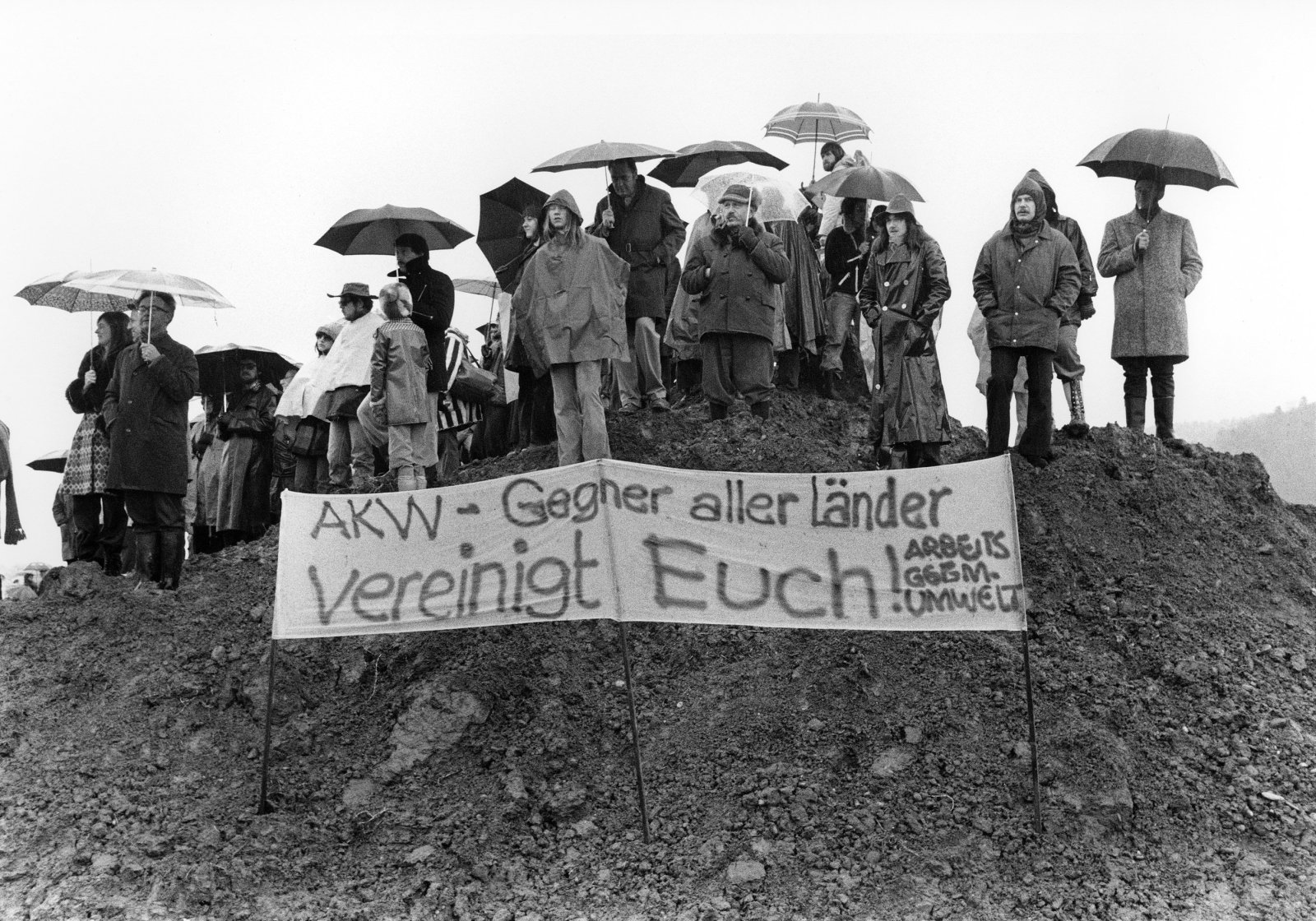 Besetzung des Baugeländes des AKW Kaiseraugst durch Antiatom-Demonstranten 1975. Bild: Keystone
