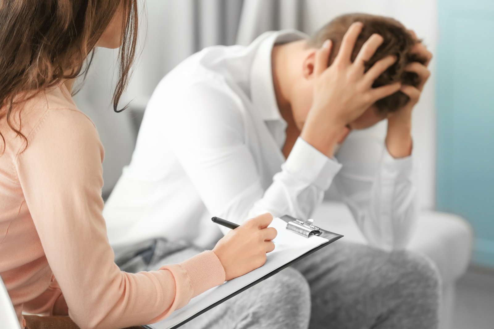 Die Psychische Belastung nimmt besonders bei den Jugendlichen stark zu. (Bild: Shutterstock)