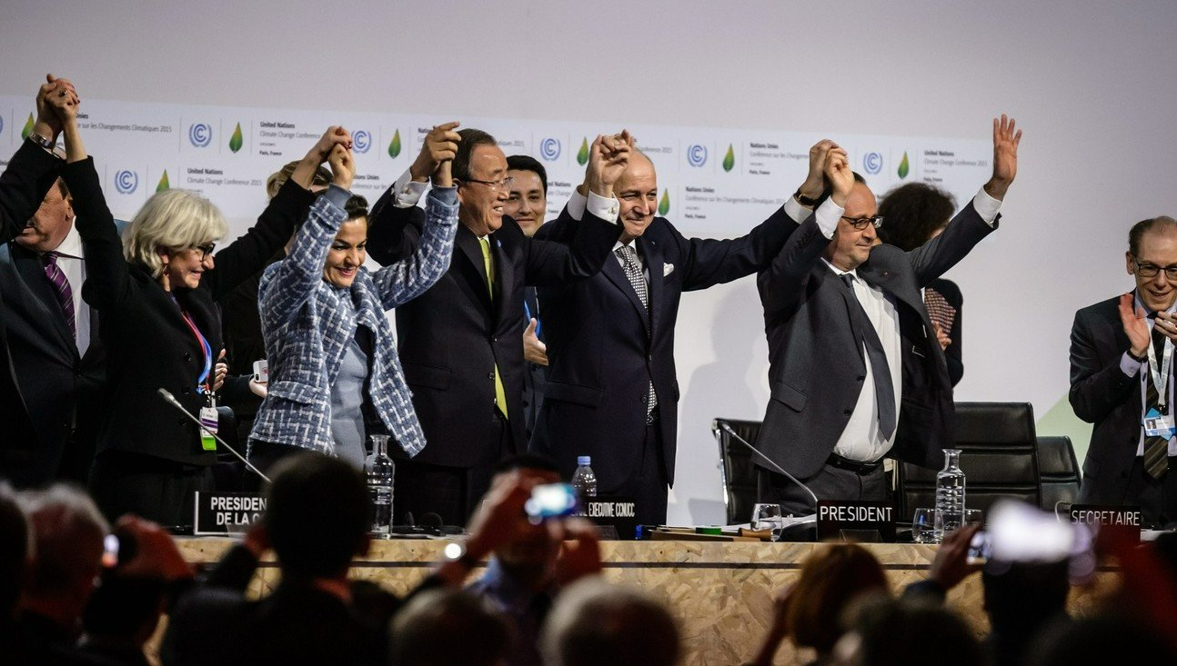Inzwischen ist der Jubel verflogen: Vertreter der Staaten feiern das Klimaabkommen von Paris, 2015. Bild: Keystone