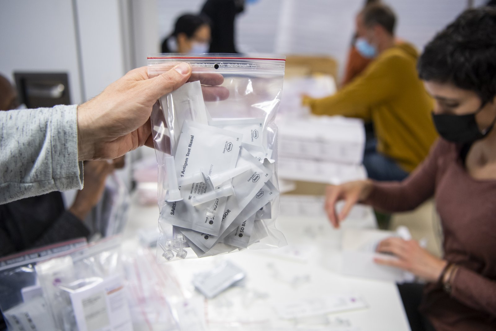 Kantone müssen weiterhin Tests anbieten – bis zum Sommer 2024. Bild: Keystone-SDA