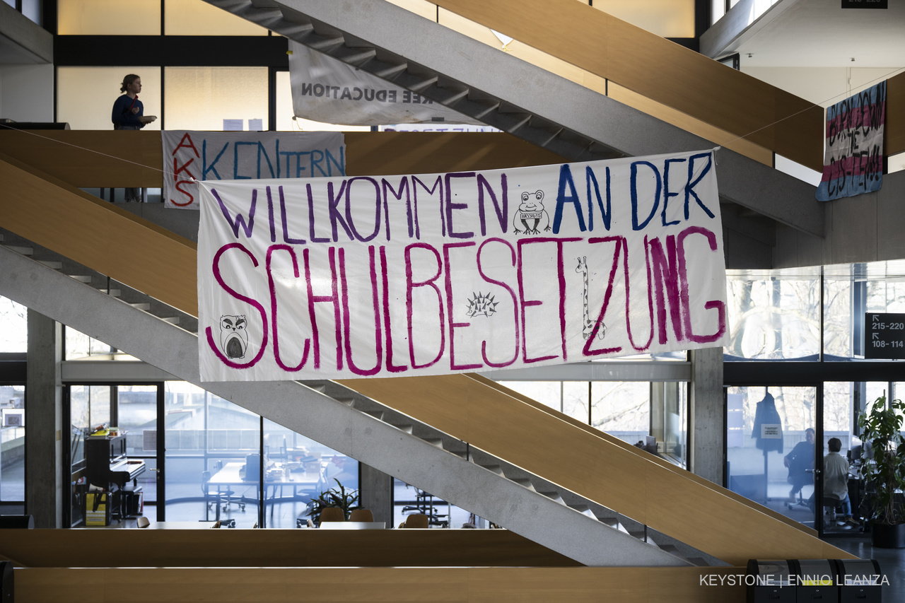 Die Handhabung von Gesetzerbrüchen ist viel zu lasch: Besetzung der Kantonsschule Enge, Zürich. Bild: Keystone