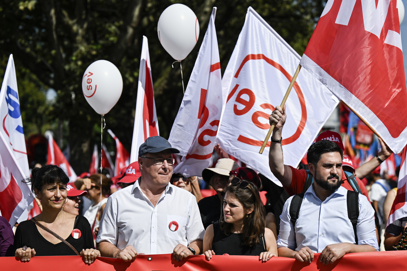 Keine Wahlkampfverantstaltung: Unia-Präsidentin Vania Alleva, SP-Nationalrat und SGB-Präsident Pierre-Yves Maillard an der Kaufkraft-Demo vom 16. September 2023 mit den Nationalräten und SP-Co-Präsidenten Mattea Meyer und Cédric Wermuth (Bild: Keystone)