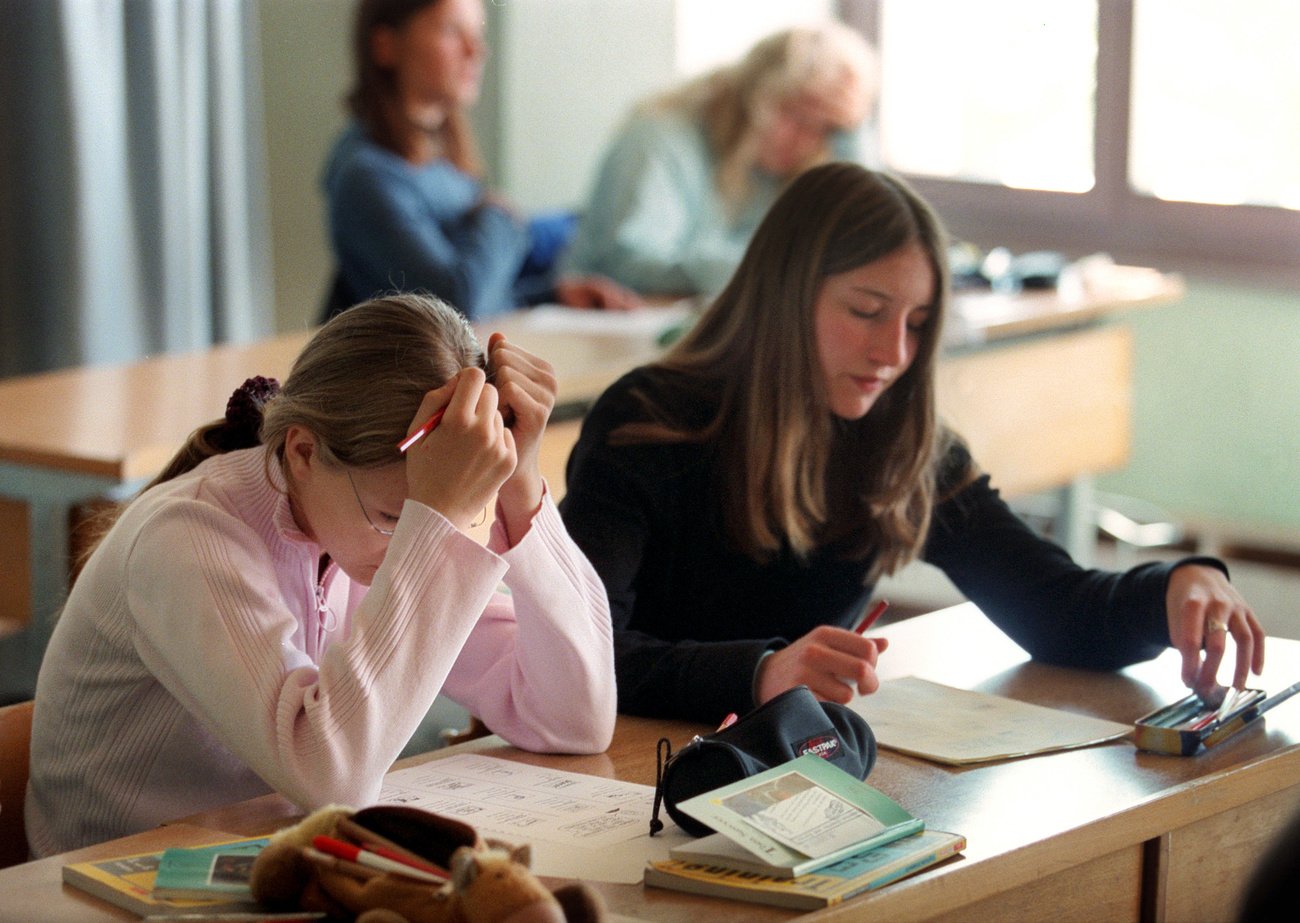 Der schulische Stress beeinträchtigt die Lebenszufriedenheit. Bild: Keystone