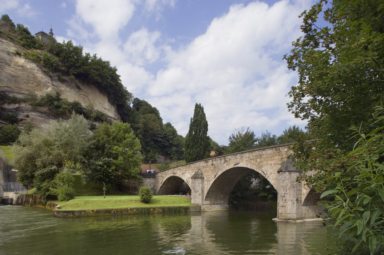 Wird hier die Schweiz gespalten? Die Saane im Kanton Freiburg gilt als Grenze zwischen der Romandie und der Deutschschweiz. Bild: Keystone