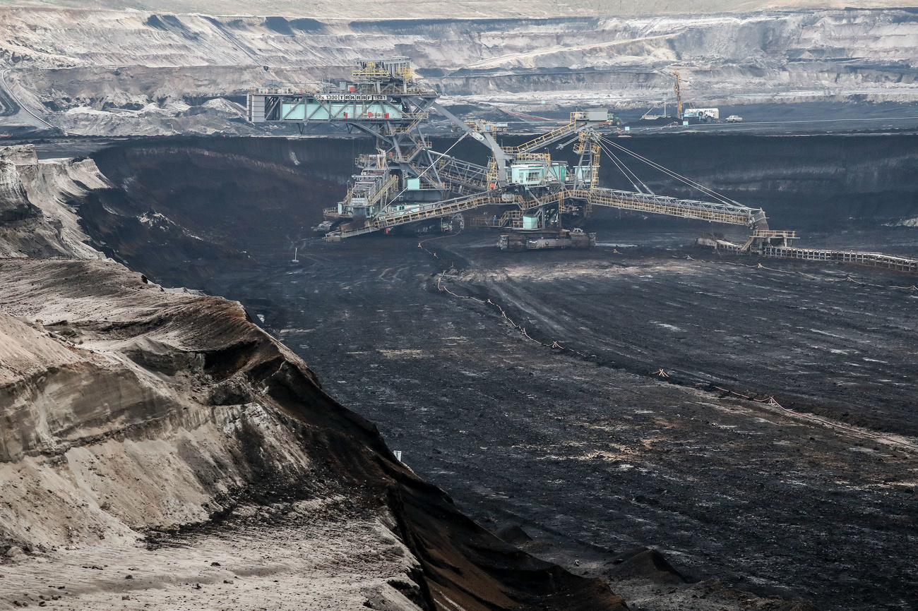 Noch fliesst das Wasser: Braunkohletagbau in Ostdeutschland. Bild: Keystone