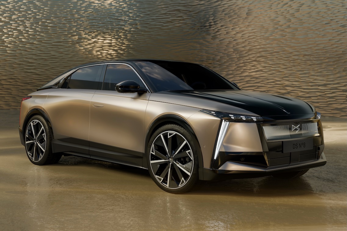 Mit dem DS N° 8 nimmt die französische Oberklassemarke die Qualitäten der legendären Déesse wieder auf und ermöglicht komfortables – und stilvolles – Reisen im Zeitalter der Elektromobilität. Bild: DSAutomobiles