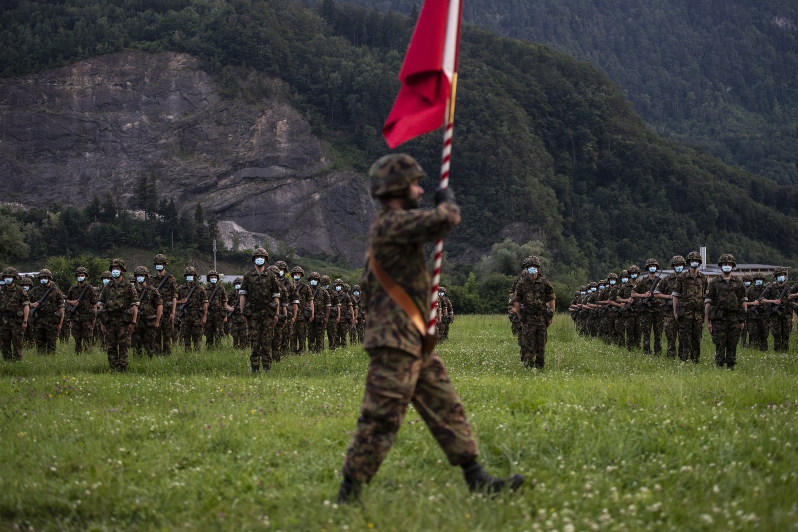 Faktisch eine Freiwilligenarmee: Soldaten leisten unter den strikten Coronaschutzmassnahmen Dienst. Bild: Keystone-SDA