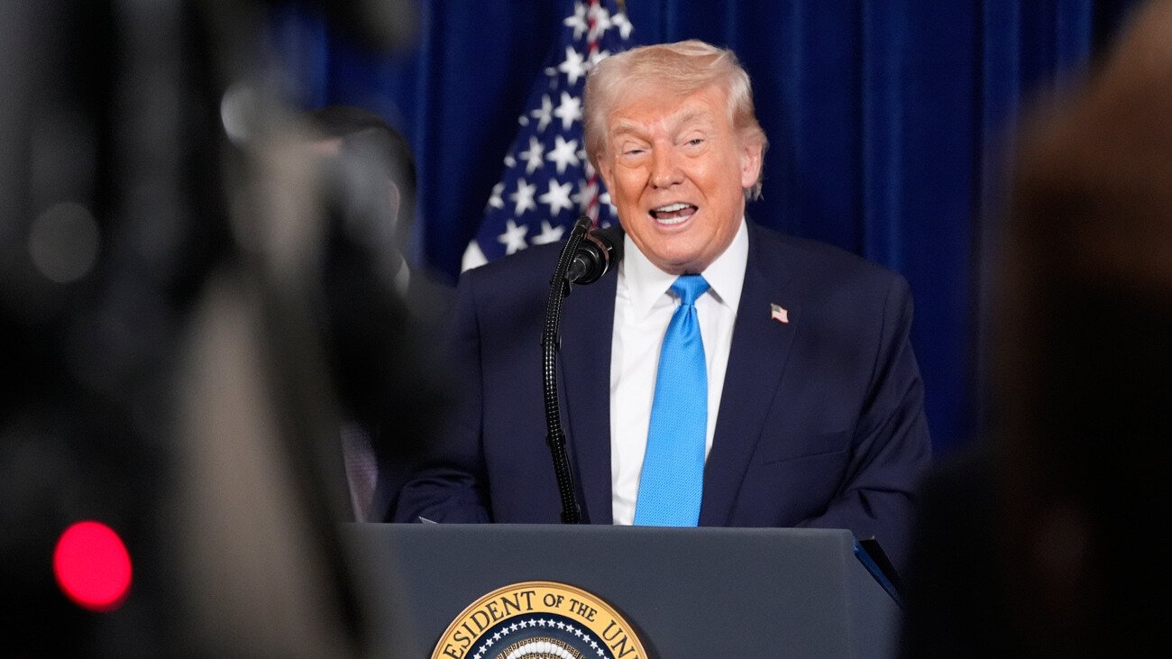 US-Präsident Donald Trump tritt nach dem Militärschlag vor die Medien. Bild: Keystone