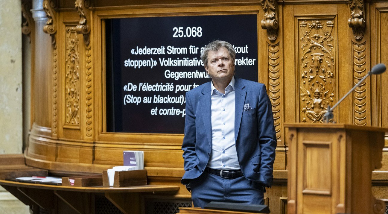 Geradezu der «Fake-News-König» im Parlament: GLP-Chef Jürg Grossen während der Atomdebatte von dieser Woche. Bild: Keystone