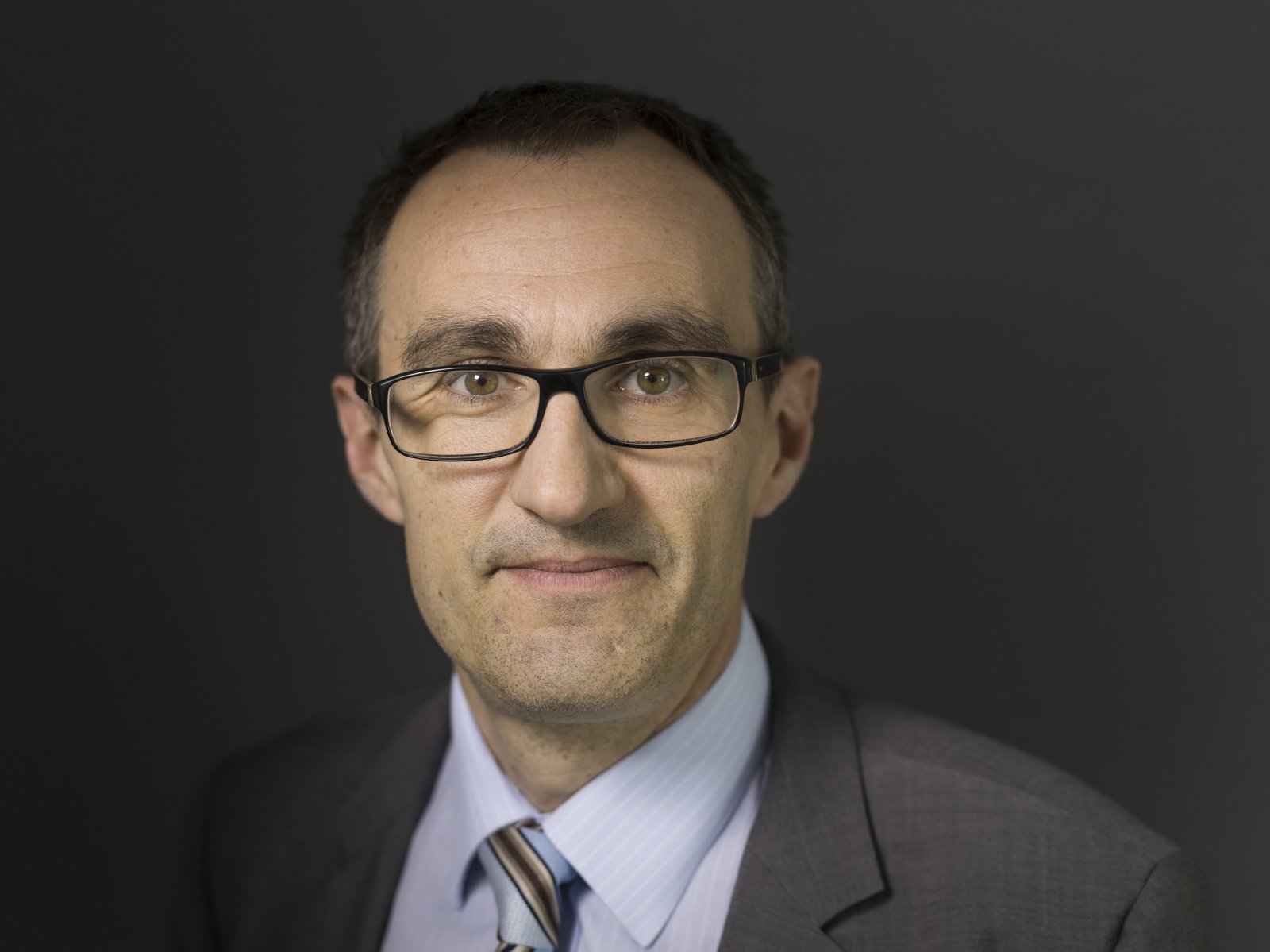 Der Mann hinter Guy Parmelin: Martin Baltisser. (Bild: Keystone, Gaetan Bally)