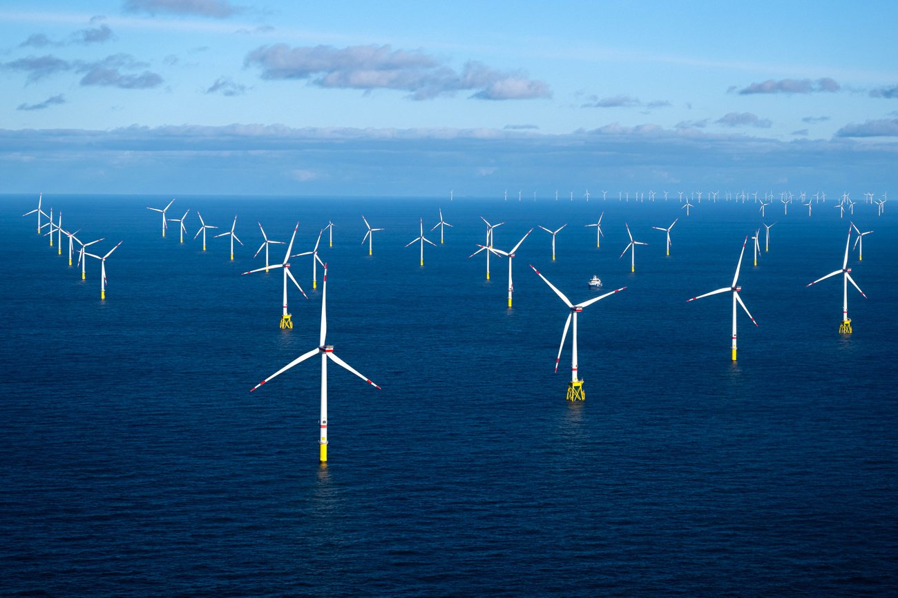Die Probleme in der Offshore-Windkraft kommen auch daher, dass die Anlagen teilweise zu nahe beieinander stehen: Deutscher Windpark in der Nordsee. Bild: Keystone