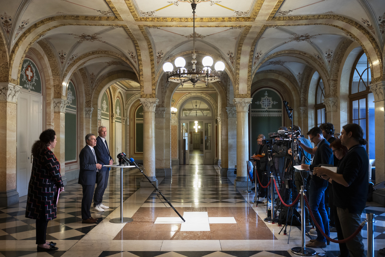 Bundesrat Ignazio Cassis tritt vor die Medien und informiert zur Lage in Israel. (Bild: Keystone)