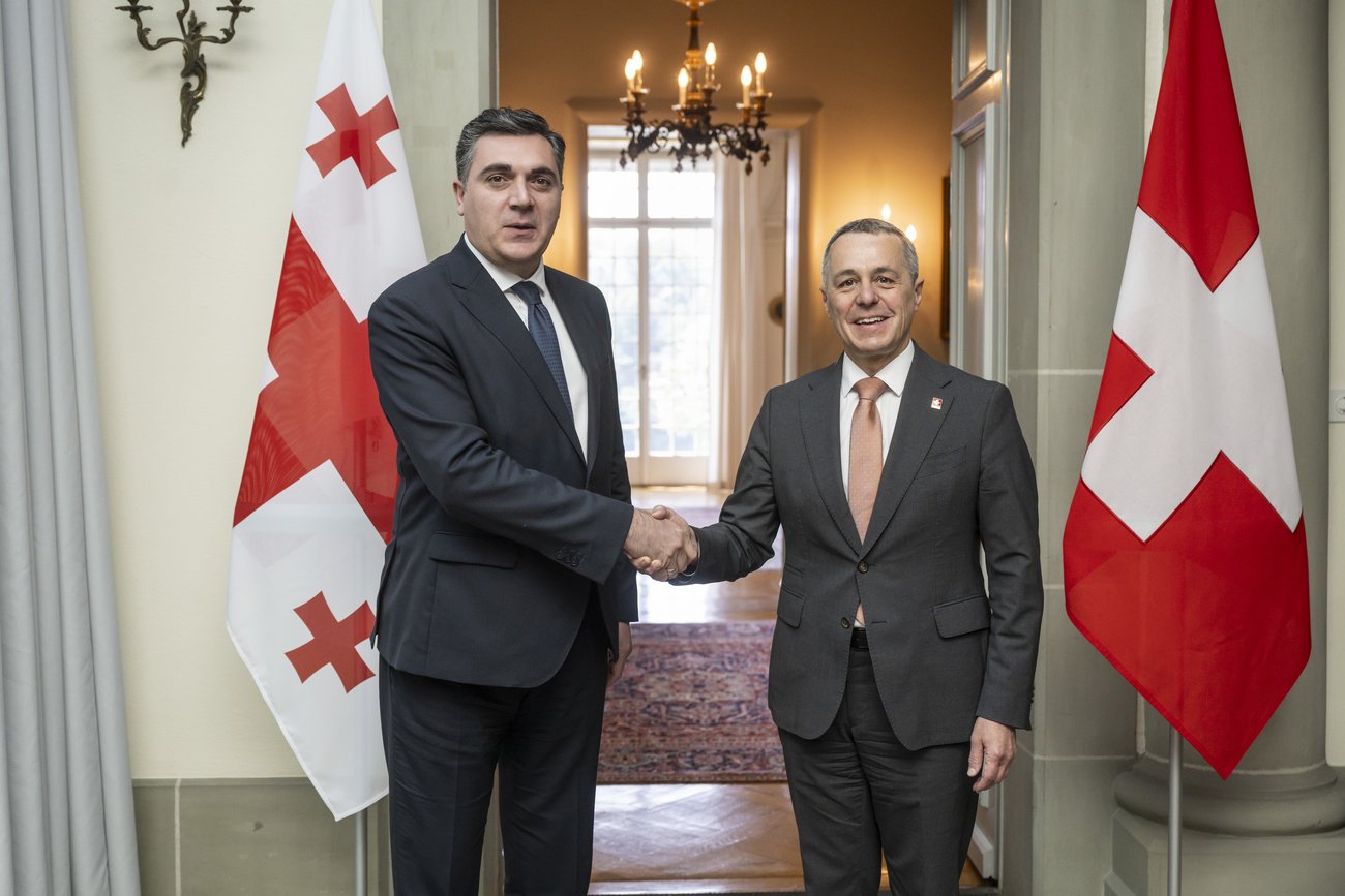 Bundesrat Ignazio Cassis, rechts, empfängt den georgischen Aussenminister Ilia Darchiashvili zu einem bilateralen Treffen am 19. Juni 2023 in Bern. Bild: Keystone