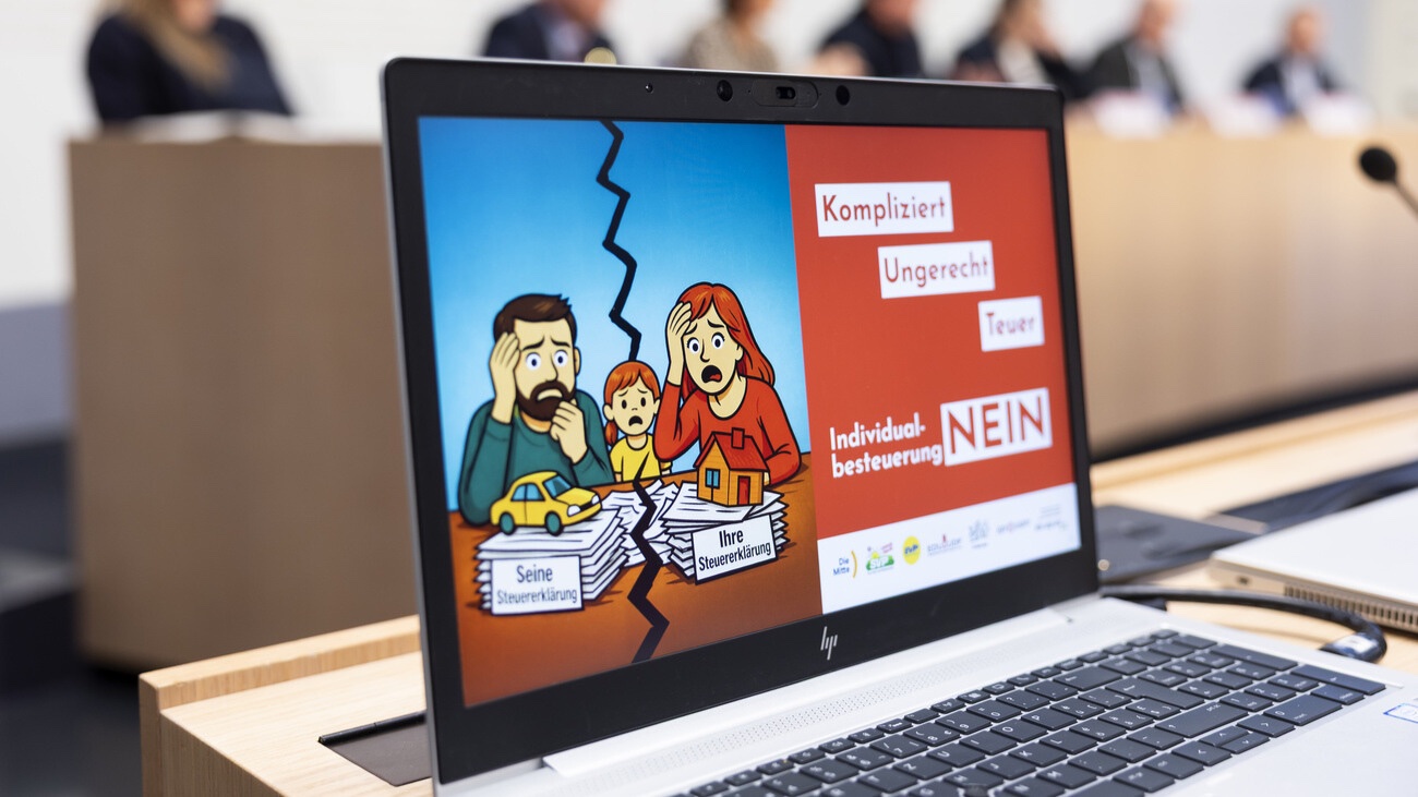 Eine Überparteiliches Allianz kämpft gegen die Individualbesteuerung. Bild: Keystone