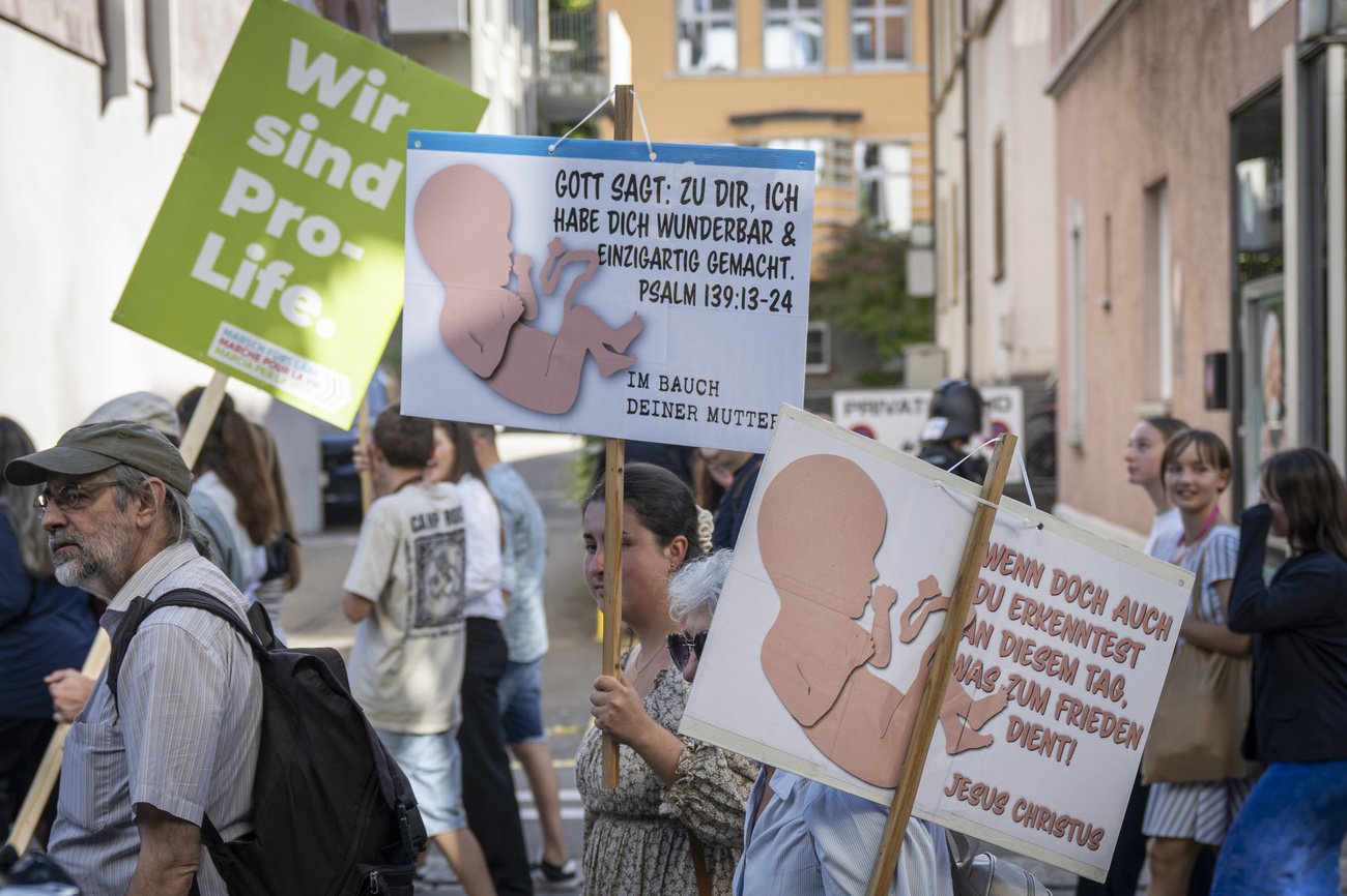 In ein unattraktives Zürcher Aussenquartier verbannt: «Marsch fürs Läbe» der Abtreibungsgegner im Jahr 2025.