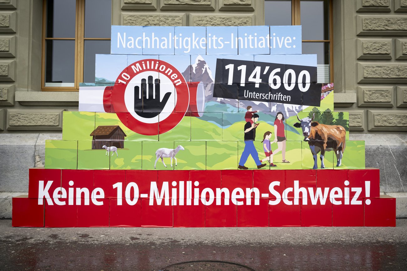 Wir importieren keine Ärzte, wir verheizen sie – und füllen die Lücken mit fertig ausgebildeten aus dem Ausland. Während die Schweiz mehr Ärzte hat als je zuvor, sieht der einzelne Arzt immer weniger Patienten. Das ist selbst verschuldete Abhängigkeit, nicht Notstand. Bild: Keystone