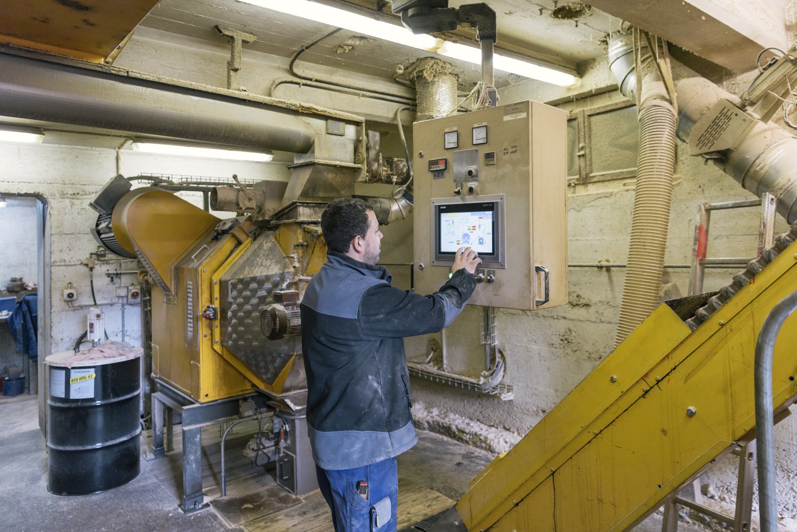 Schweizer Pelletproduzenten wie die Konrad Keller AG in Unterstammheim, kommen mit der Produktion kaum noch nach. (Bild: Keystone)