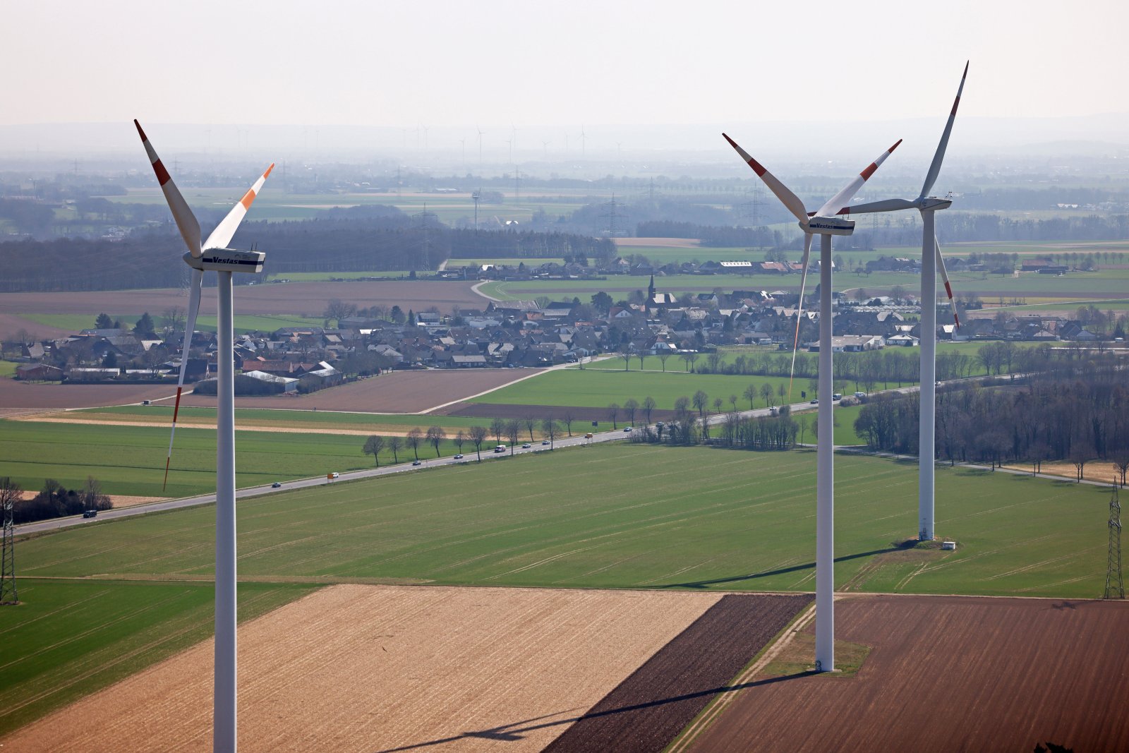 Deutschland (hier Nordrhein-Westfalen) hat bereits einschlägige Erfahrung mit Mindestabständen bei Windanlagen. Bild: Keystone