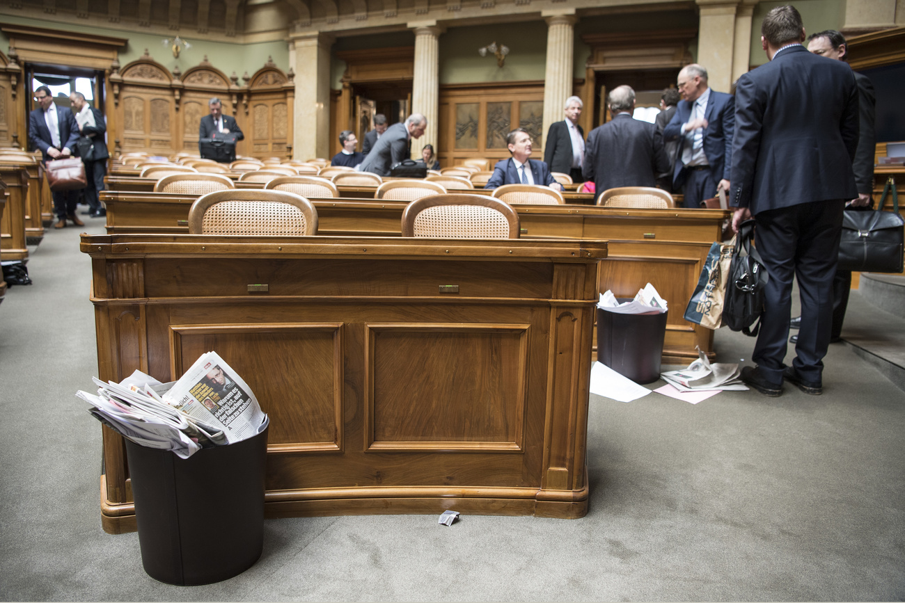 Von Eitelkeiten und politischen Machtspielchen: Warum sich das Parlament nicht selbst entlastet. (Bild: Keystone / Peter Schneider)