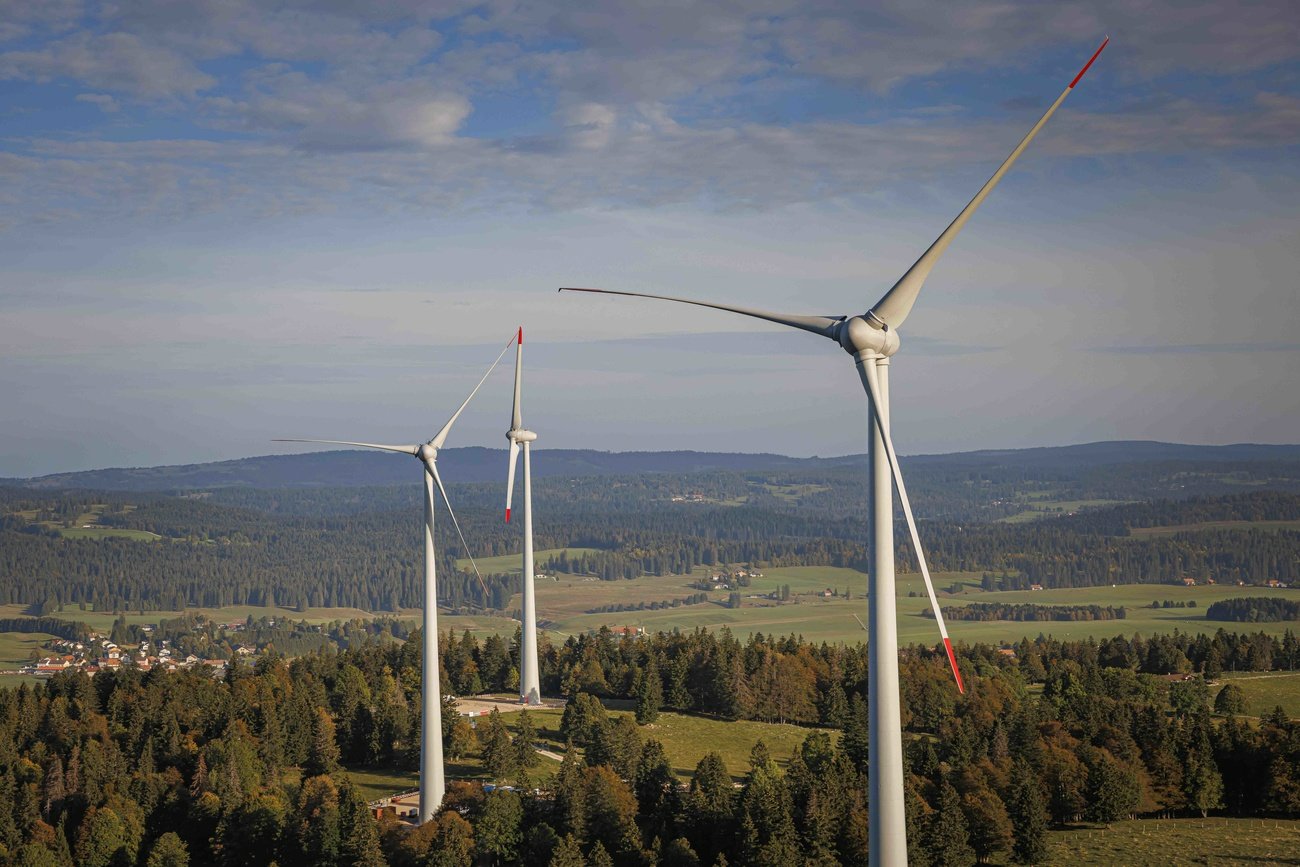 Flattehafte Energieproduktion: Windpark bei Sainte-Croix (eröffnet 2023). Bild: Keystone