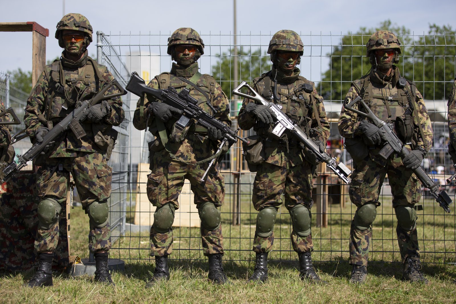Fest in der Bevölkerung verankert: Schweizer Soldaten in Thun. Bild: Keystone-SDA