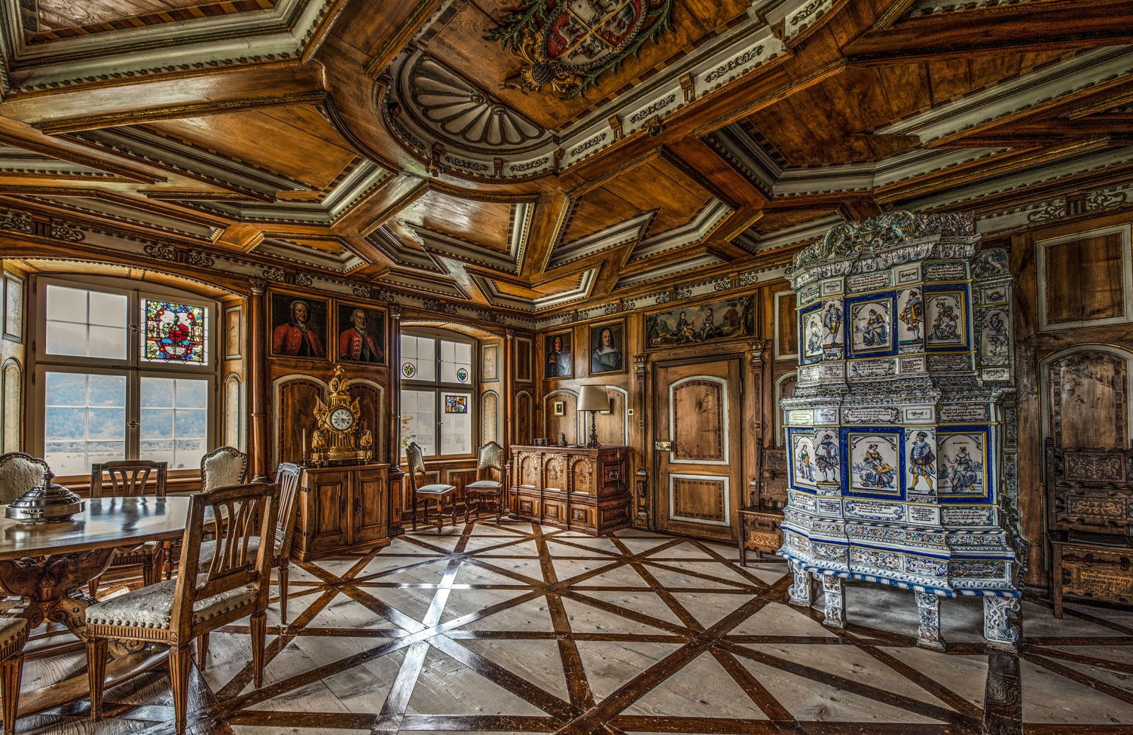 Salon Schloss Salenegg. (Bilder: Markus Gisler, «Wein, Schlösser, Adel» Weber Verlag)