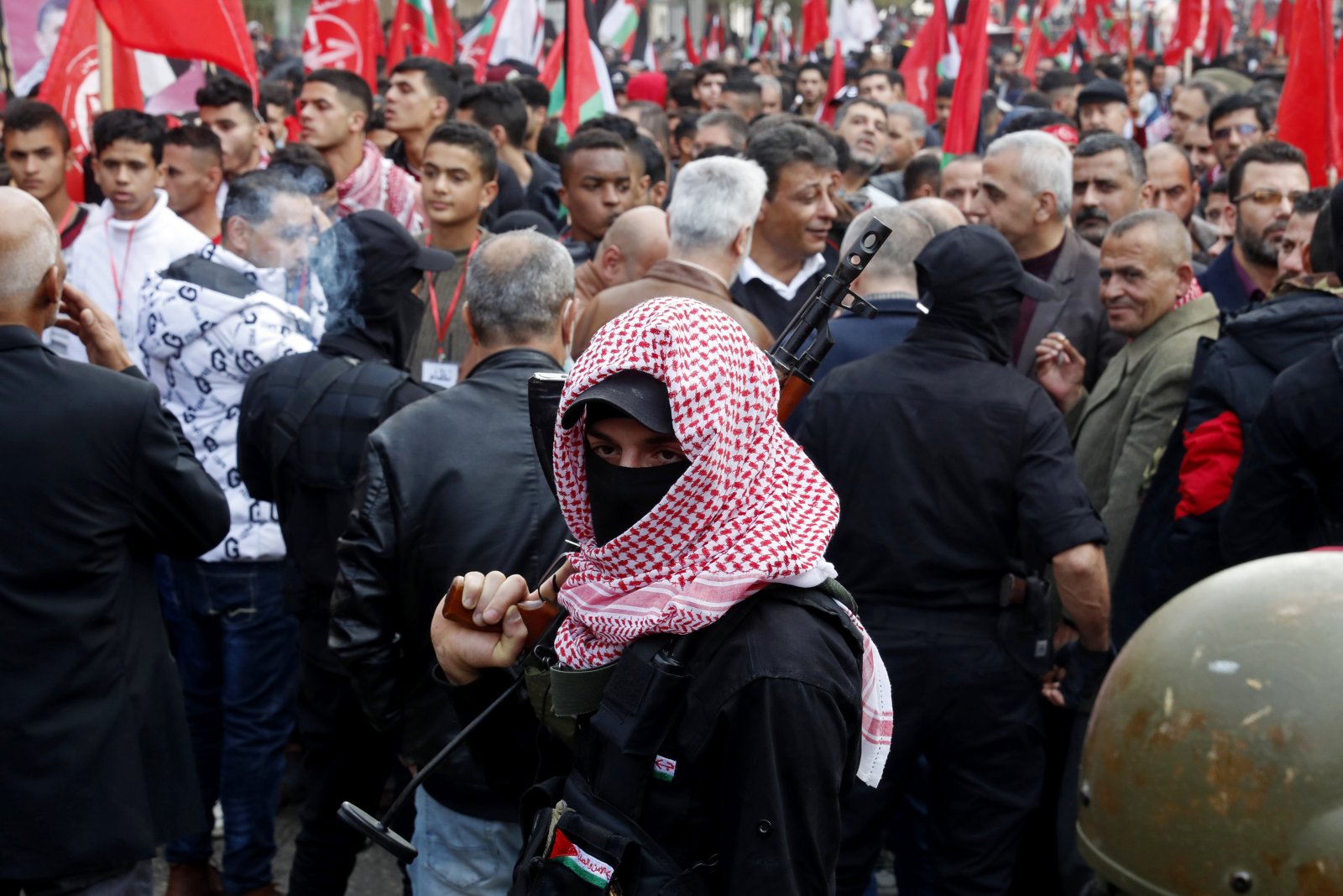 Stehen im Verdacht, Schweizer Steuergelder erhalten zu haben: ein bewaffneter Kämpfer der PFLP. Bild: Keystone-SDA