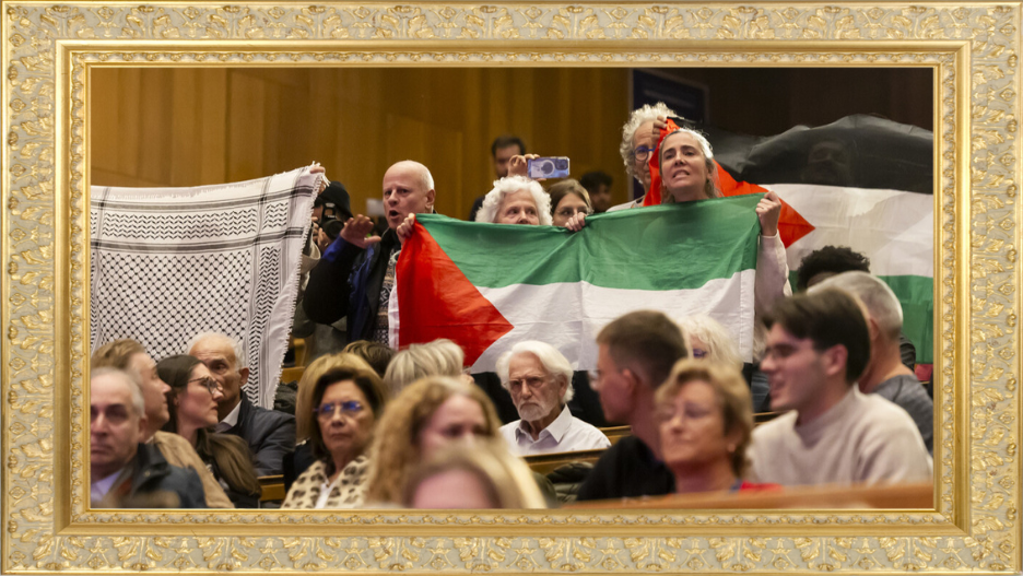 Pro-Palästina-Demonstranten wollen Bundesrat Martin Pfister das Wort verbieten. Bild: Keystone