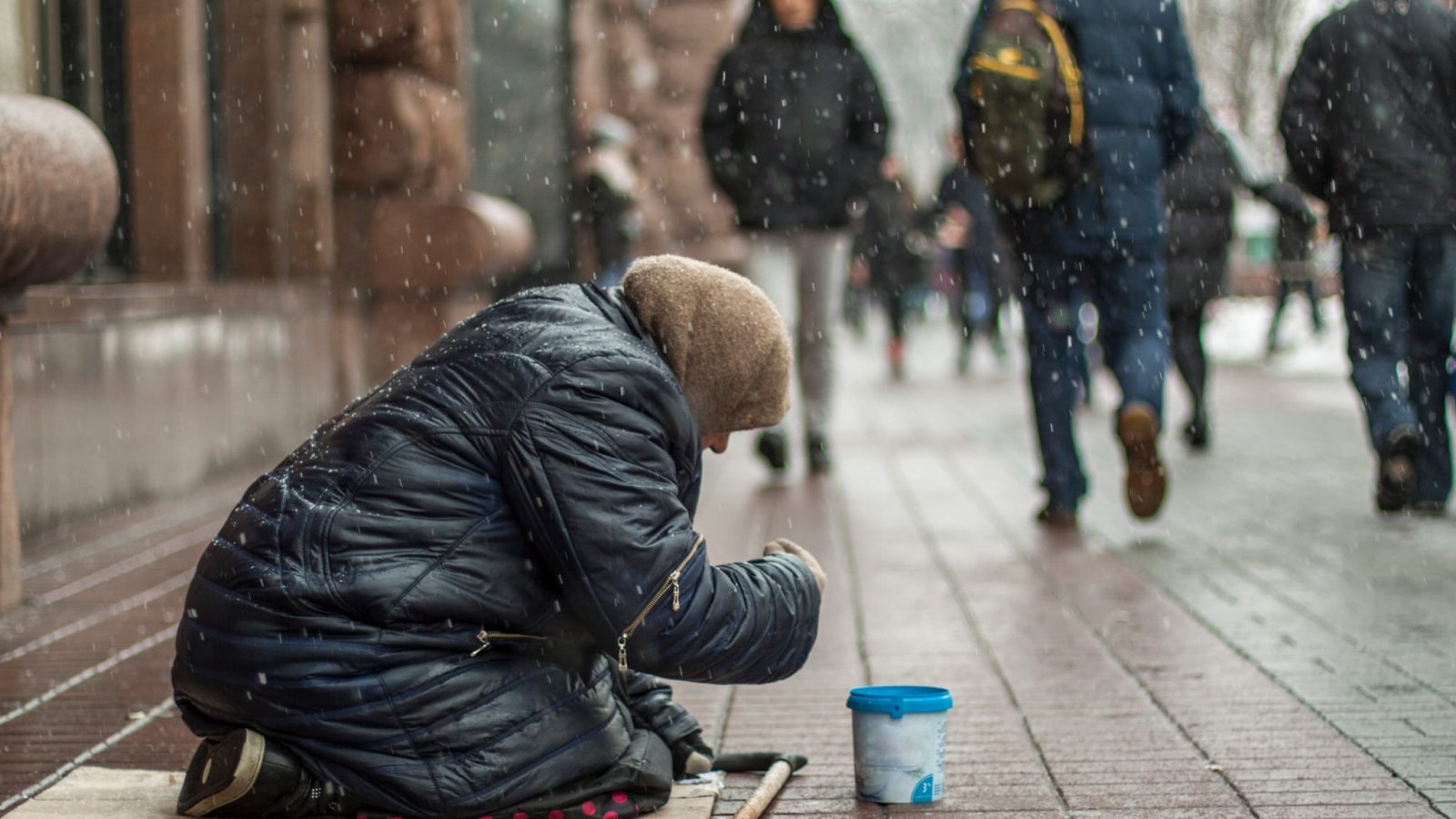 Bettler und Basler: Keine harmonische Beziehung. Foto: Shutterstock