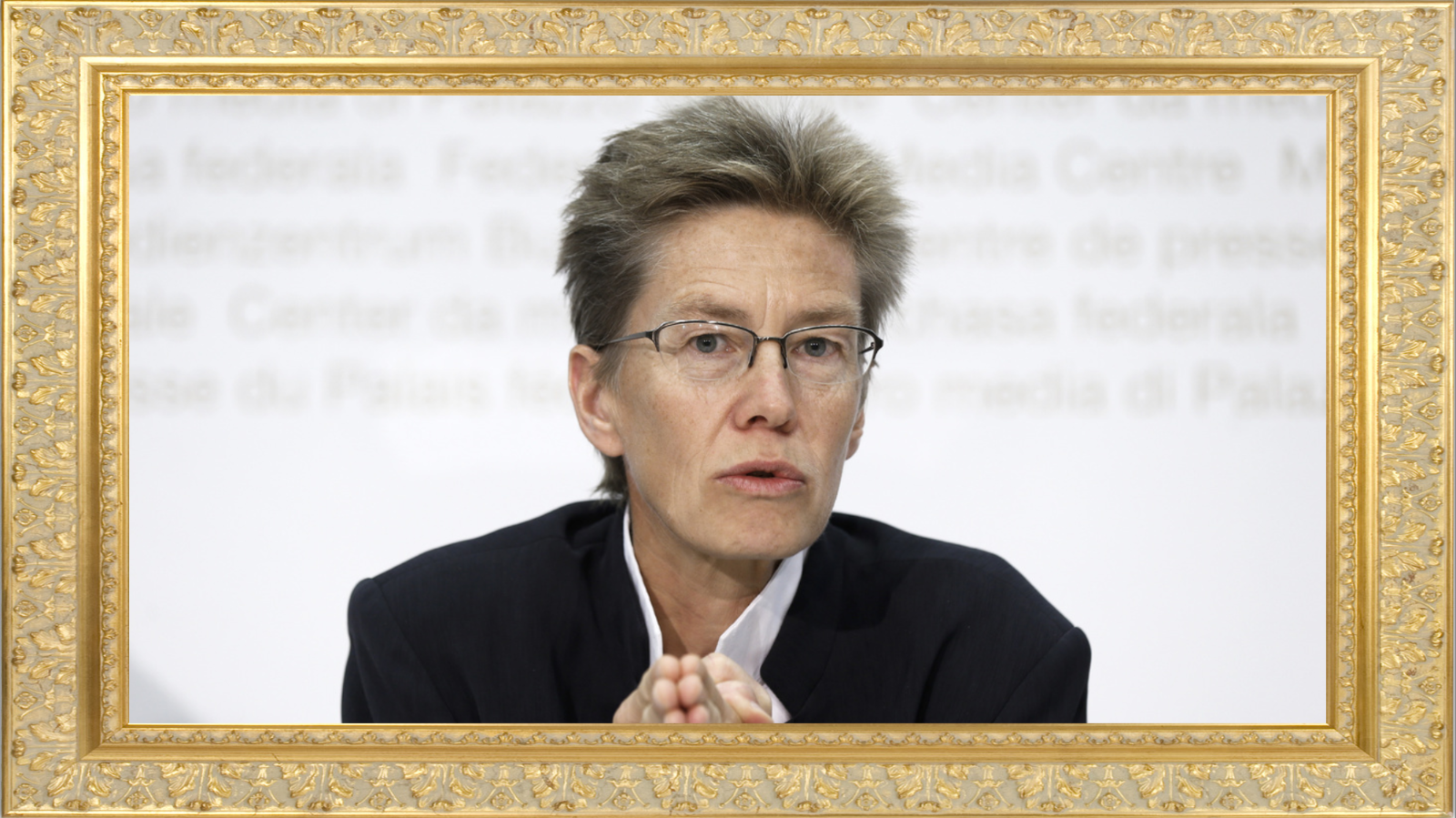 Kennt sich mit dem Schweizer Verfassungsrecht bedingt aus, gibt der NZZ trotzdem fleissig Auskunft: Astrid Epiney. Bild: Keystone