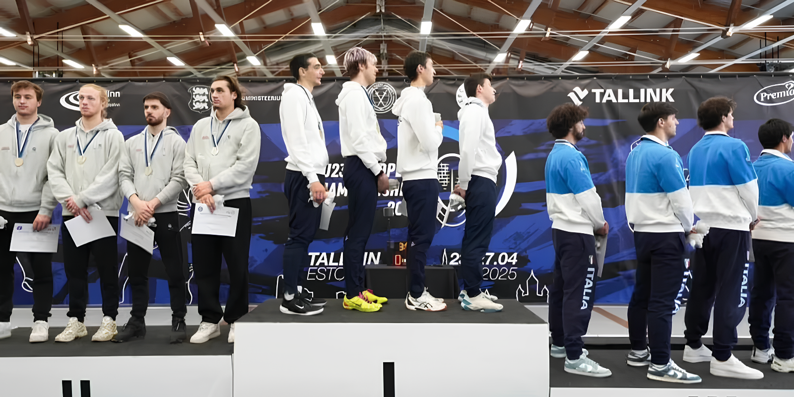 Bei der Siegerehrung nach der Finalniederlage gegen Israel drehte sich das Schweizer Quartett – anders als die Israelis und die drittplatzierten Italiener – bei der Nationalhymne des Siegers nicht Richtung der Flaggen. Bild: X