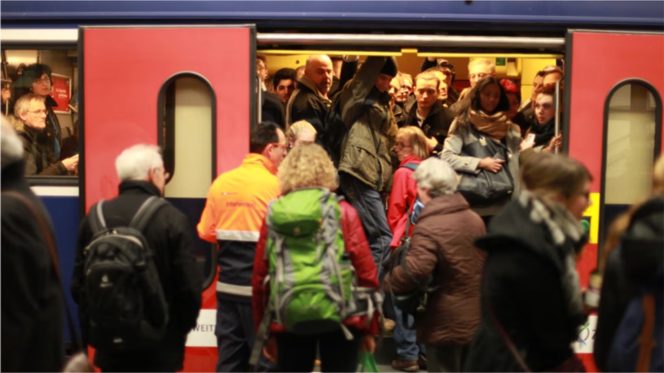 Immer mehr Menschen wohnen in der Schweiz. Hauptgrund dafür ist: die Zuwanderung. Das Beschäftigt die Bevölkerung, nicht aber die Parteien. (Bild: Keystone)
