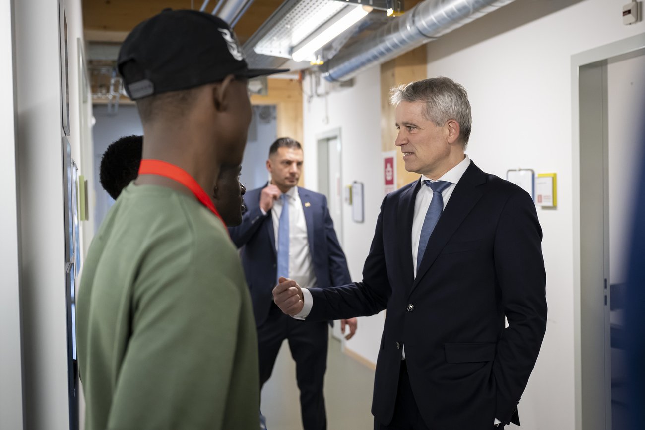 Bundesrat und Asylminister Beat Jans zu Besuch im Bundesasylzentrum Basel. Bild: Keystone