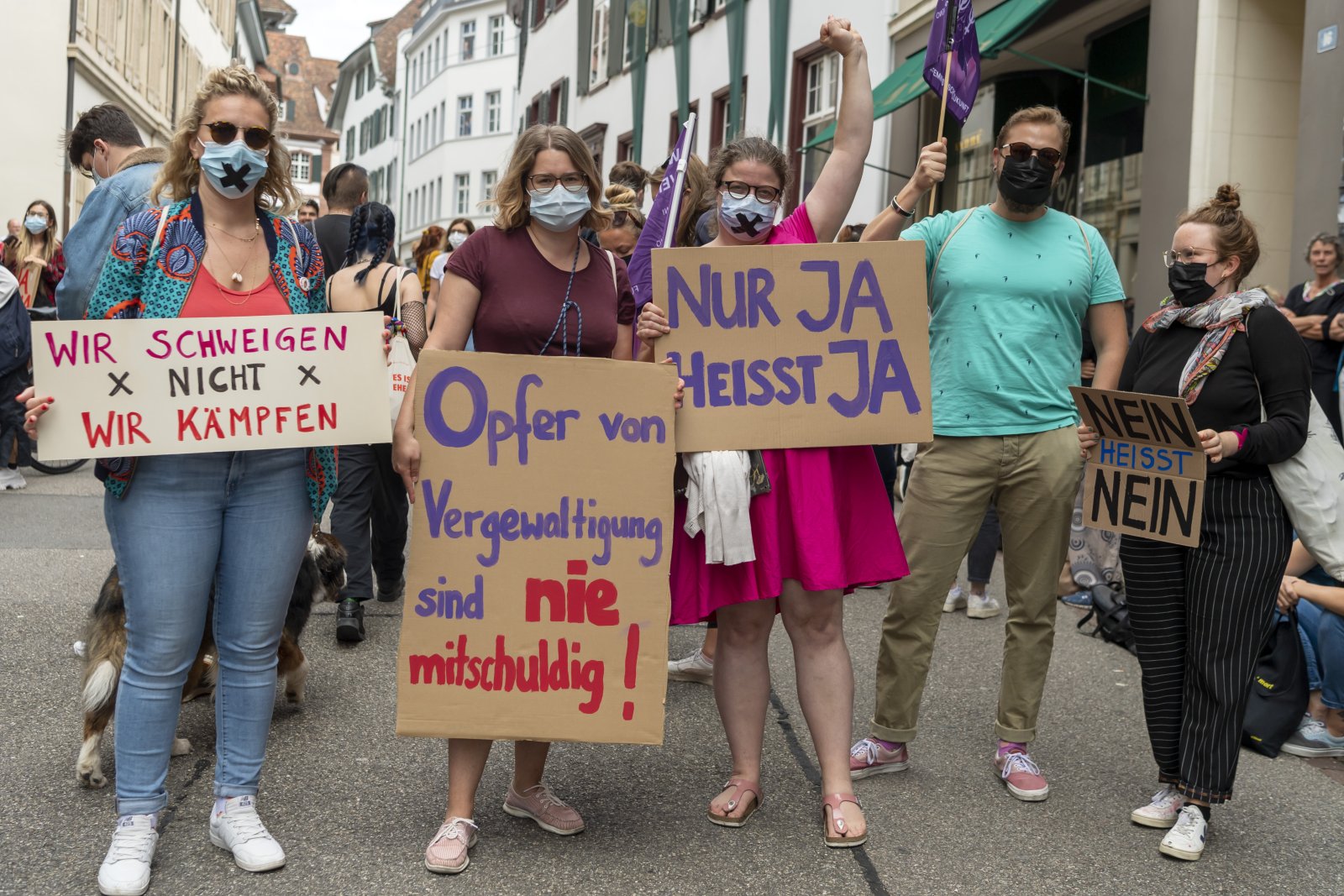Aktivistinnen protestieren gegen sexuelle Gewalt. (Foto: Keystone)