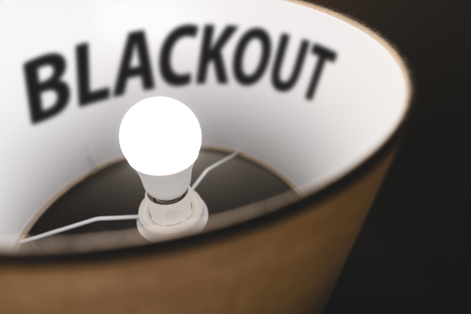 Im Dezember herrscht Dunkelflaute: Kaum Sonne und kein Wind für die Stromproduktion (Quelle: Keystone)