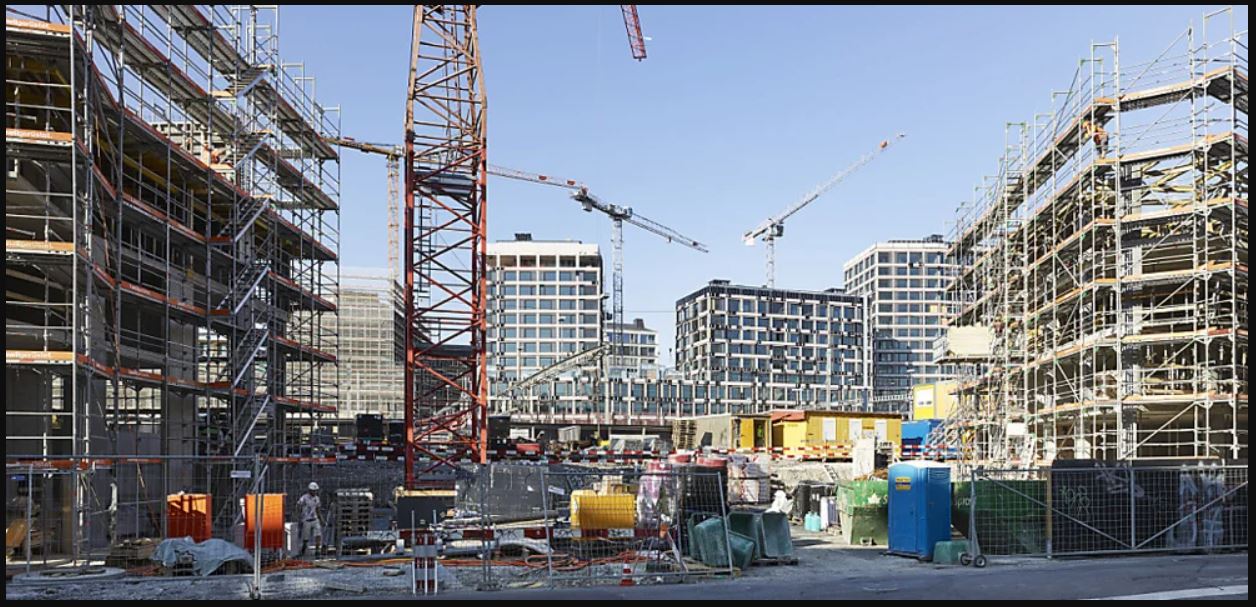 Neubauten im Niemandsland. (Baustelle im Zürcher Norden)