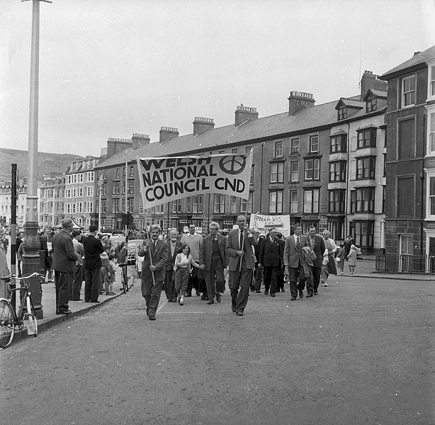Demonstrationen für die nukleare Abrüstung, Wales 1961. Bild: Wikipedia
